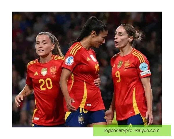 荷兰女足在欧洲杯中表现亮眼，力争捧杯荣耀，状态回暖。